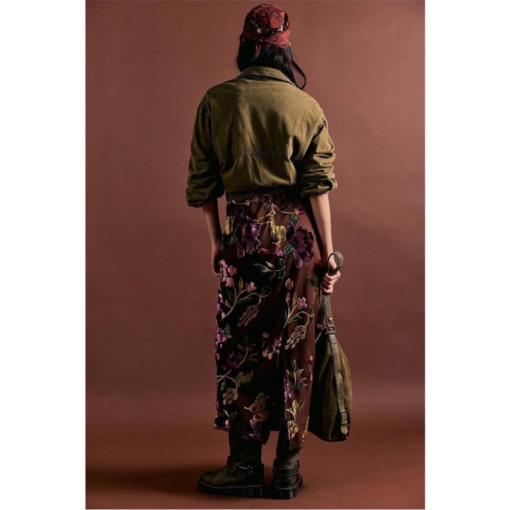 Free People Secret Garden Velvet Burnout Midi Skirt Brown Floral NWT $198 - Picture 6 of 16